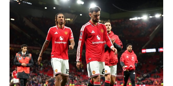 Bruno Fernandes começa mais uma vez a arrepender-se da sua decisão de continuar no Manchester United Bruno Fernandes começa mais uma vez a arrepender-se da sua decisão de continuar no Manchester United